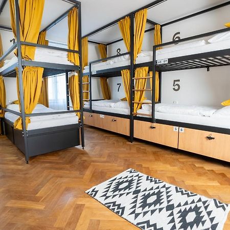 White Wolf House Hostel & Apartments Прага Екстер'єр фото