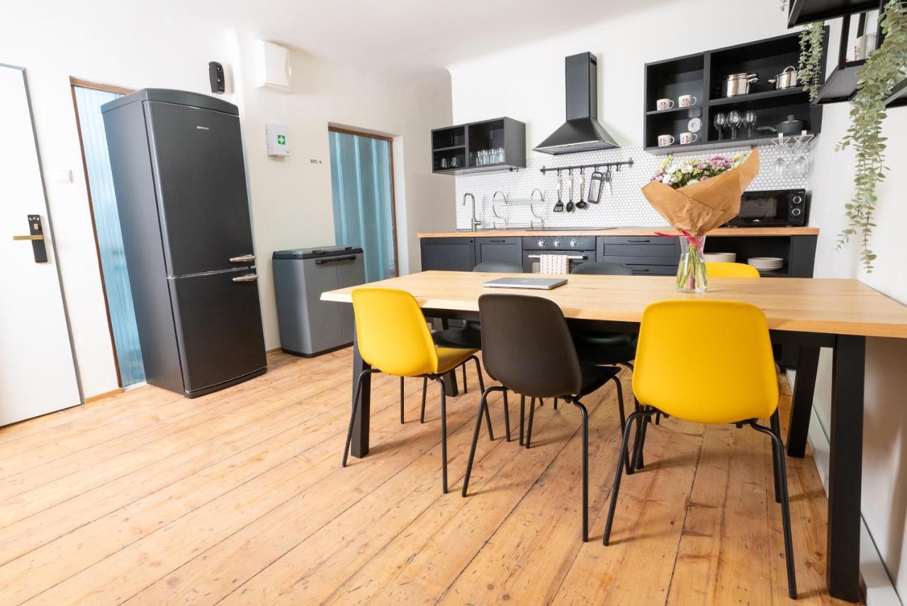 White Wolf House Hostel & Apartments Прага Екстер'єр фото