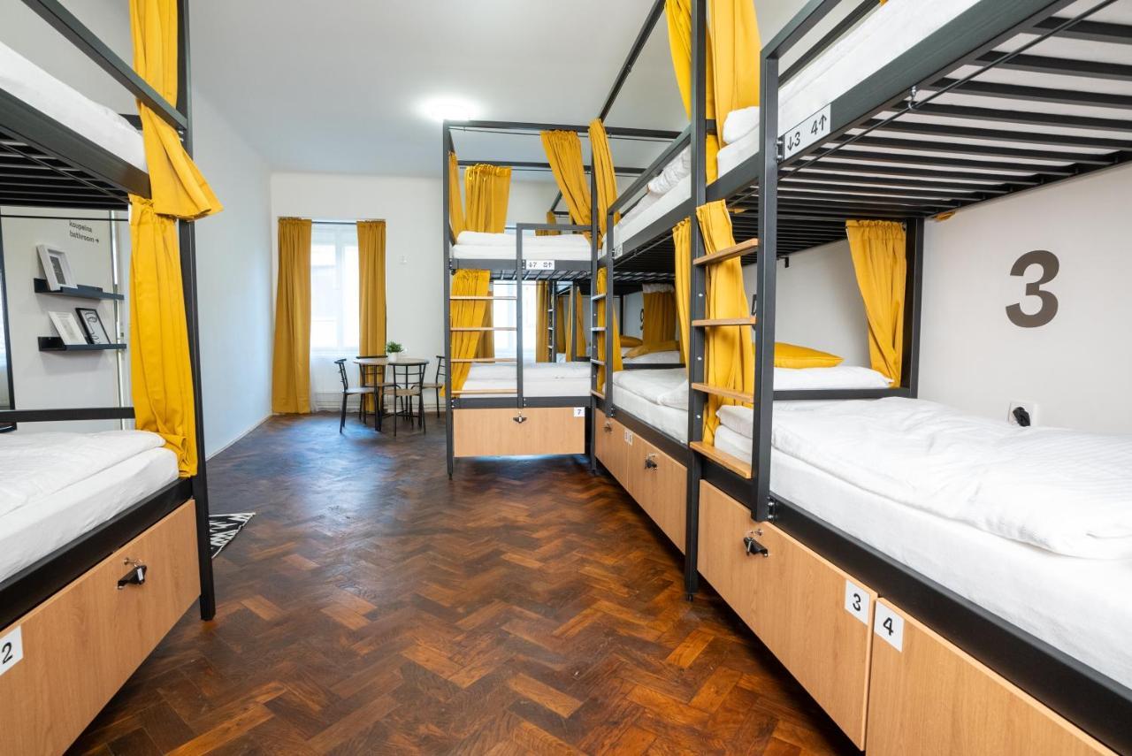 White Wolf House Hostel & Apartments Прага Екстер'єр фото