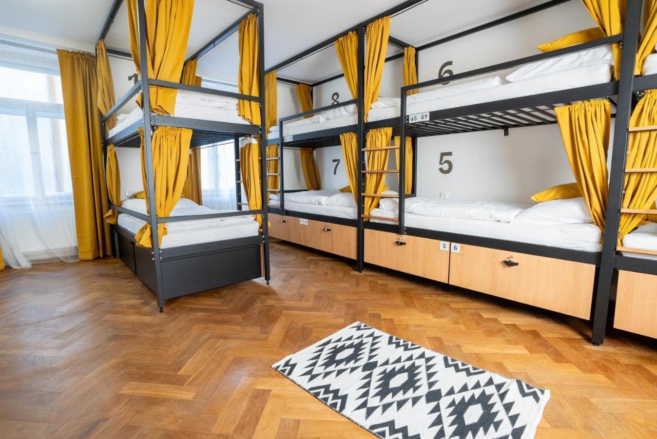 White Wolf House Hostel & Apartments Прага Екстер'єр фото