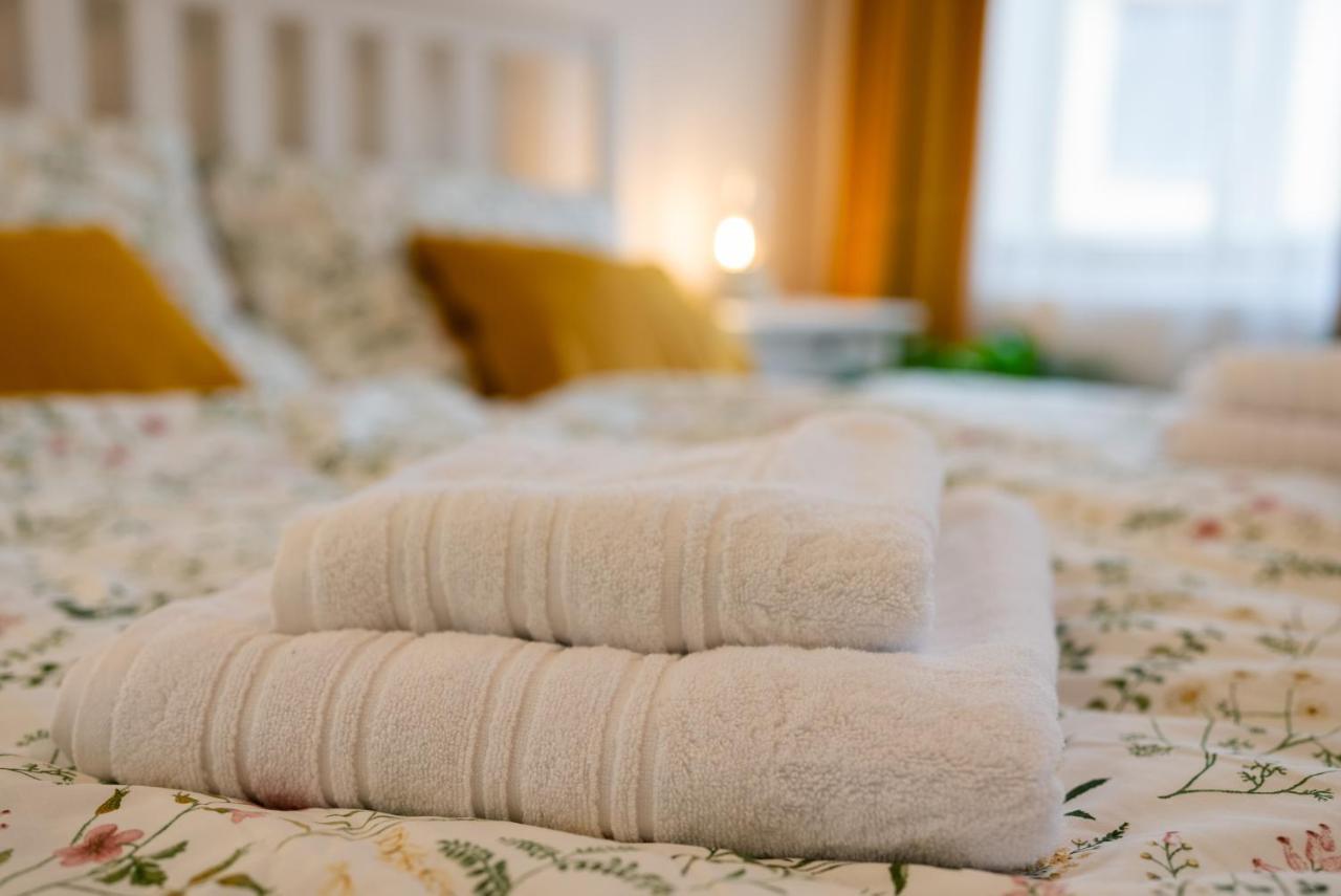 White Wolf House Hostel & Apartments Прага Екстер'єр фото