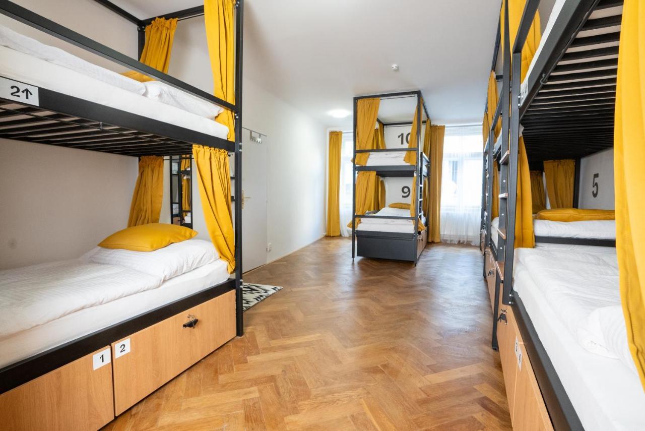White Wolf House Hostel & Apartments Прага Екстер'єр фото