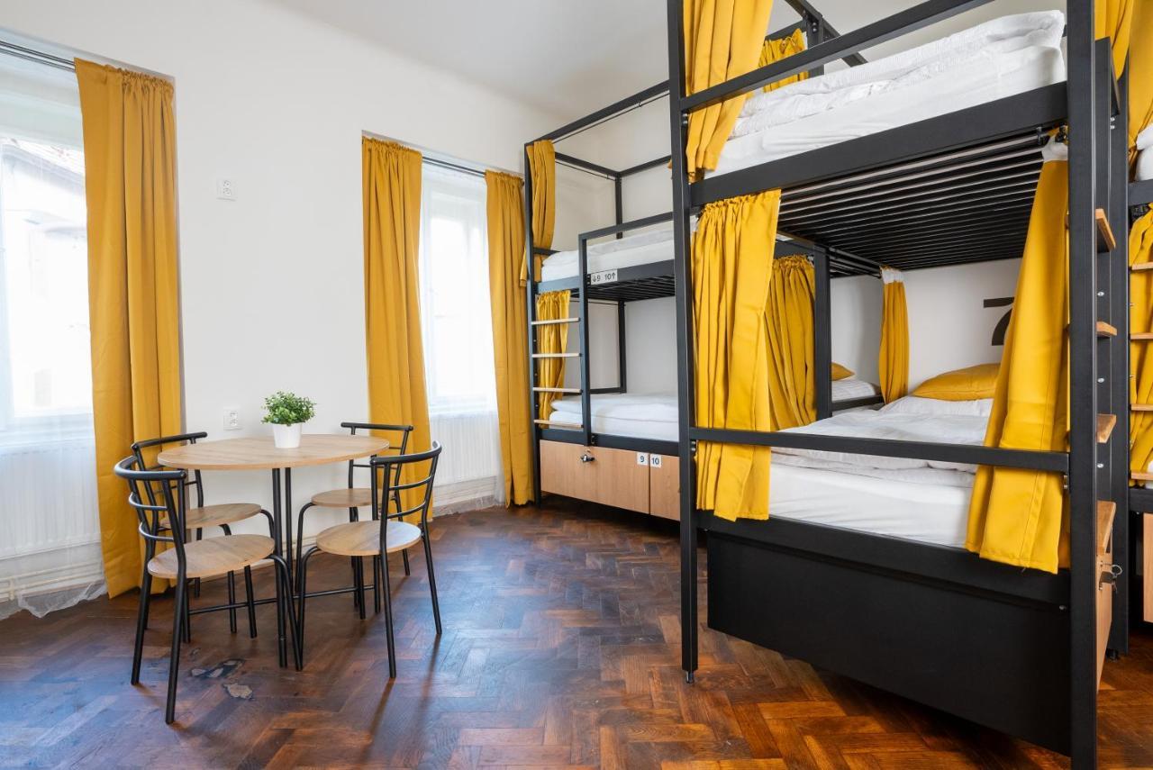 White Wolf House Hostel & Apartments Прага Екстер'єр фото