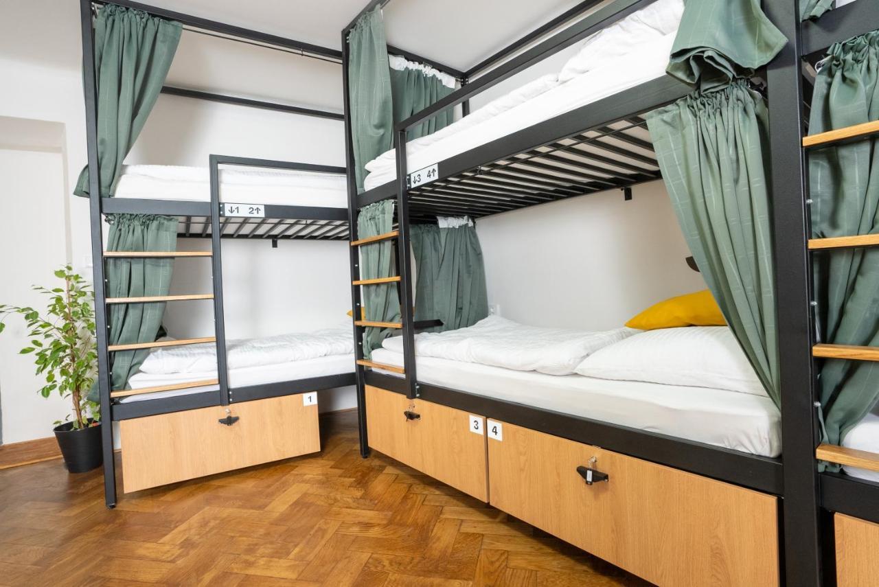 White Wolf House Hostel & Apartments Прага Екстер'єр фото
