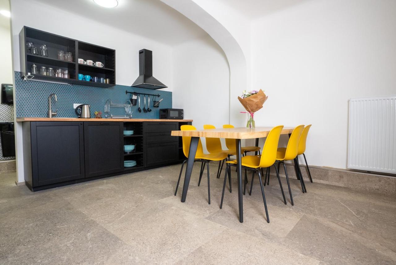 White Wolf House Hostel & Apartments Прага Екстер'єр фото