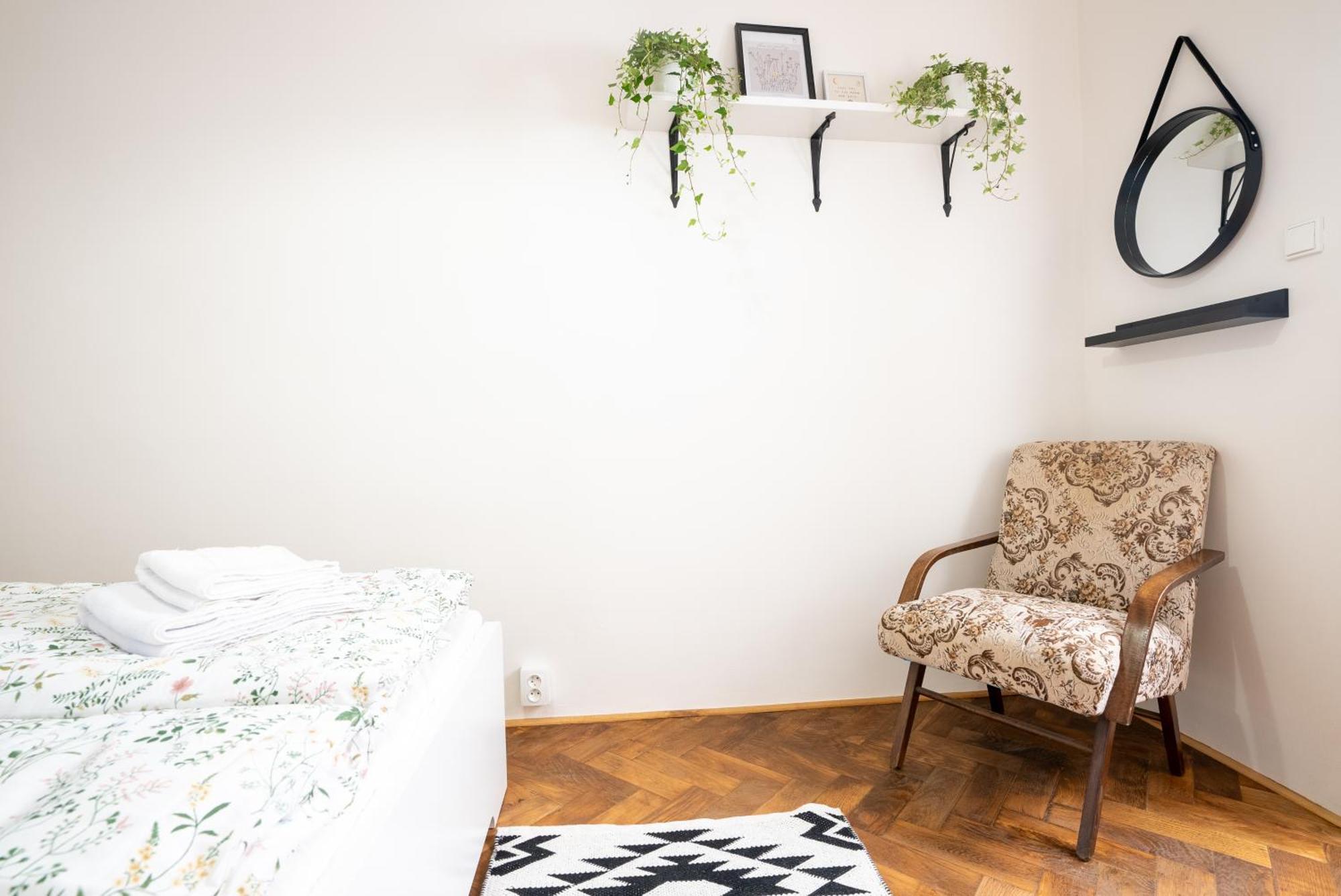 White Wolf House Hostel & Apartments Прага Екстер'єр фото