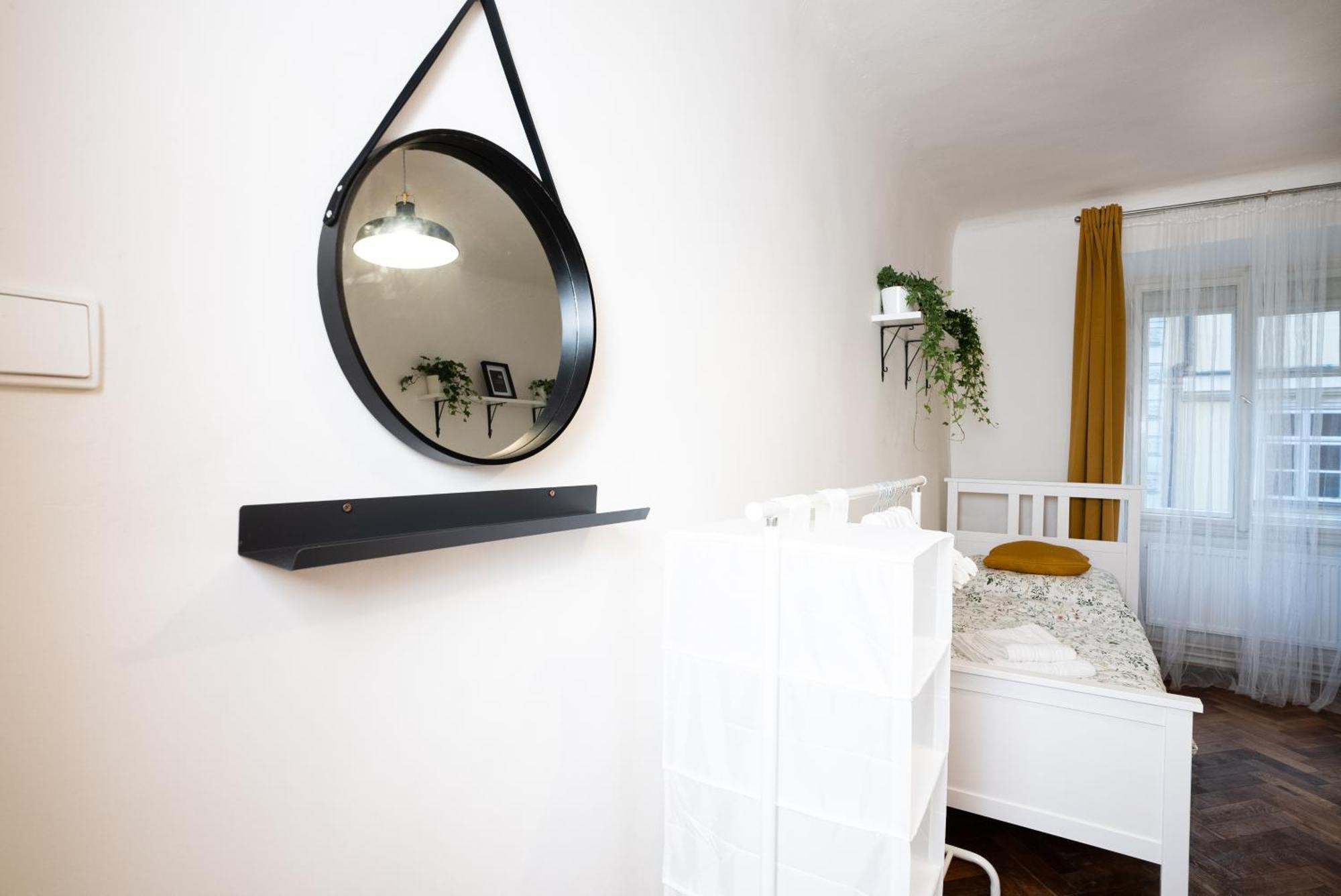 White Wolf House Hostel & Apartments Прага Екстер'єр фото
