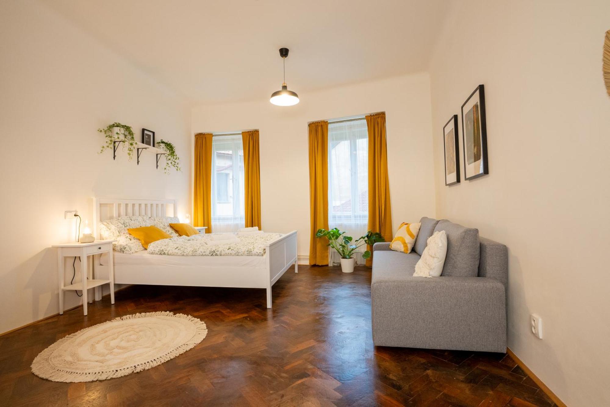 White Wolf House Hostel & Apartments Прага Екстер'єр фото