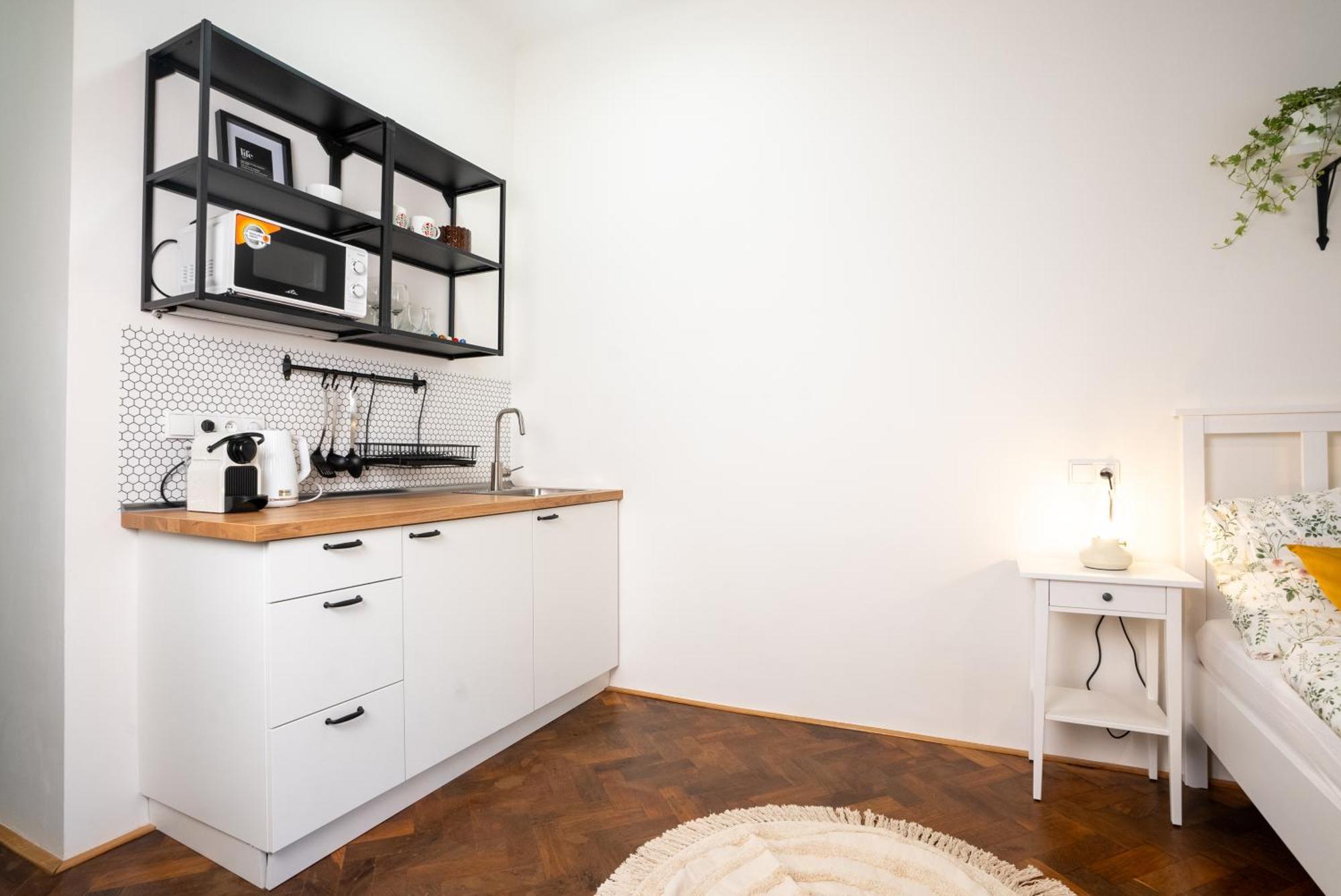 White Wolf House Hostel & Apartments Прага Екстер'єр фото