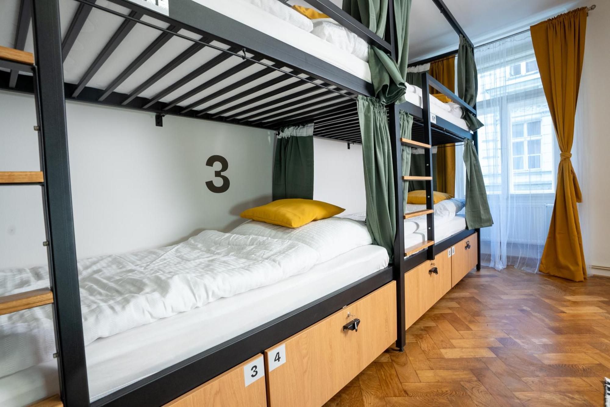 White Wolf House Hostel & Apartments Прага Екстер'єр фото