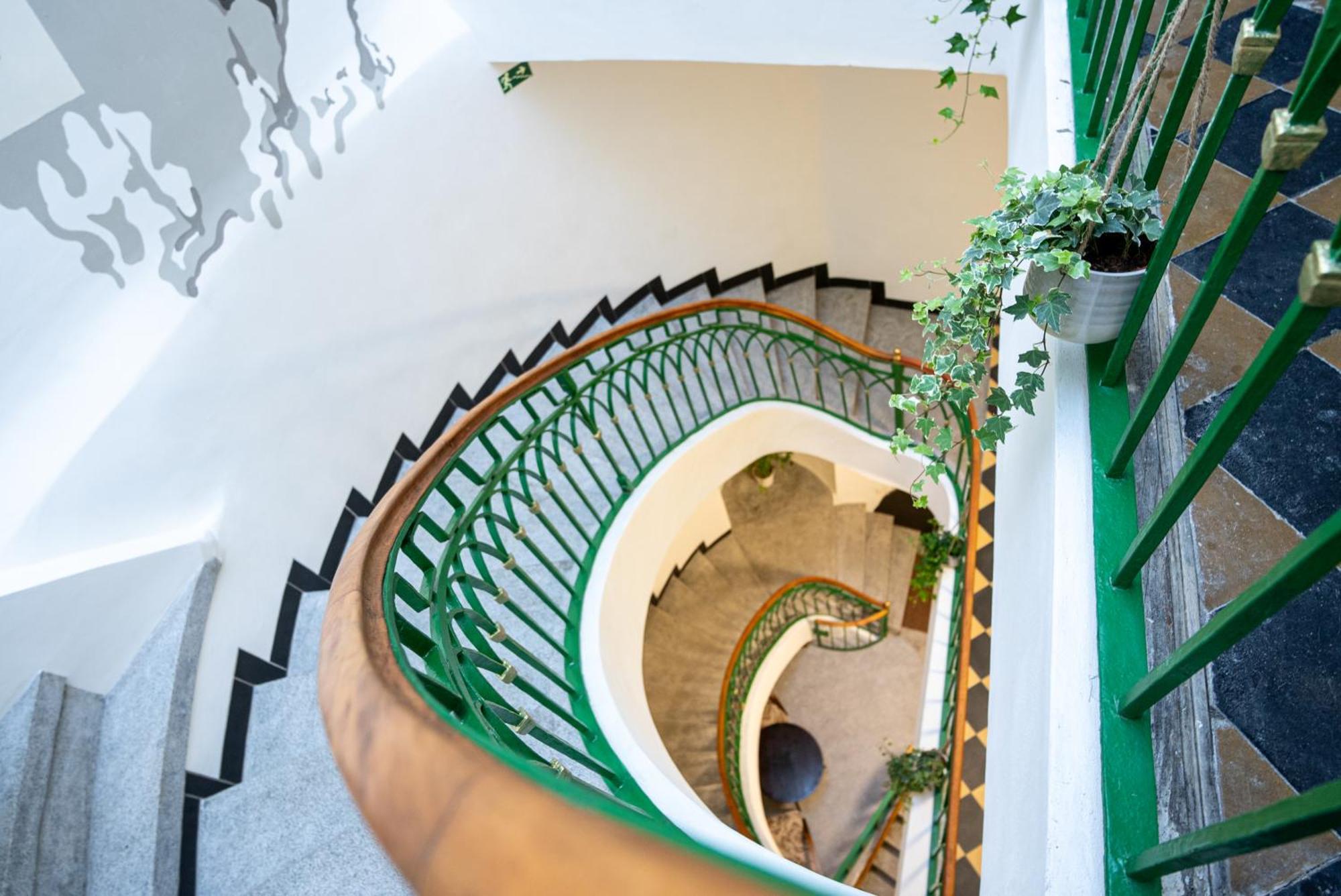 White Wolf House Hostel & Apartments Прага Екстер'єр фото